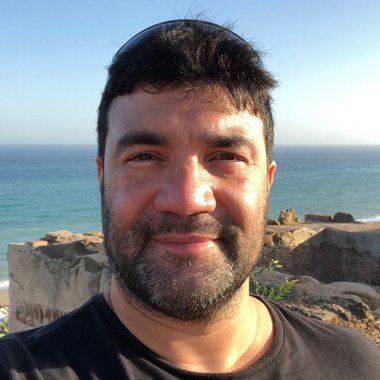 Pablo R. - Freelance Graphic Designer