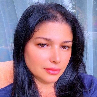 Elena I. - Freelance Content Creator