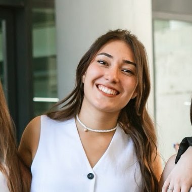 VICTORIA C. - Freelance Ai Prompt Engineer