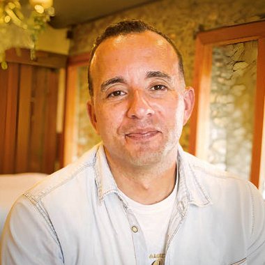 Carlos F. - Freelance Graphic Designer