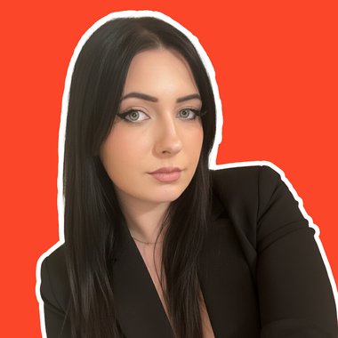 Chloé C. - Freelance Video Editor