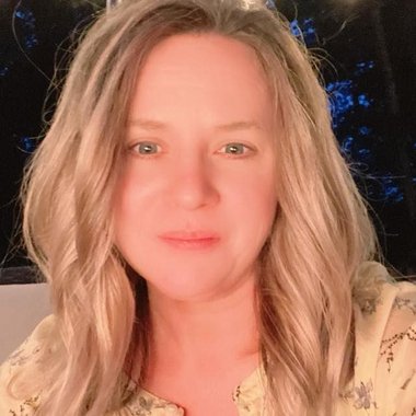 Kimberlee V. - Freelance Graphic Designer