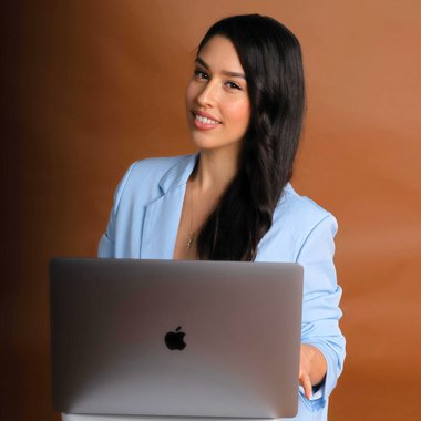 Camila N. - Freelance Social Media Manager