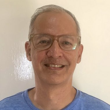 Alberto P. - Freelance Graphic Designer