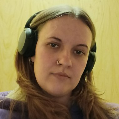 Elina J. - Freelance Ui Designer