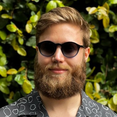 blette20 - Freelance Graphic Designer