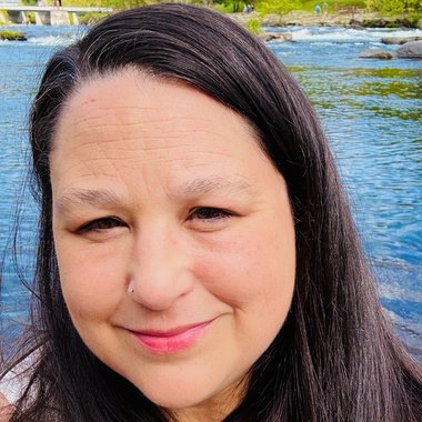 Jennifer E. - Freelance Brand Designer