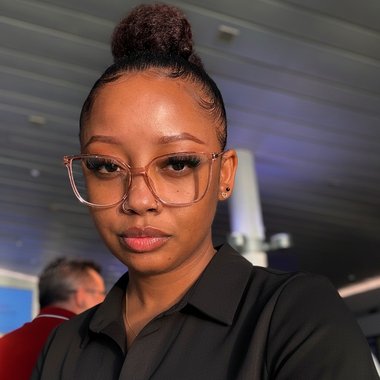 Jnelle B. - Freelance Brand Designer