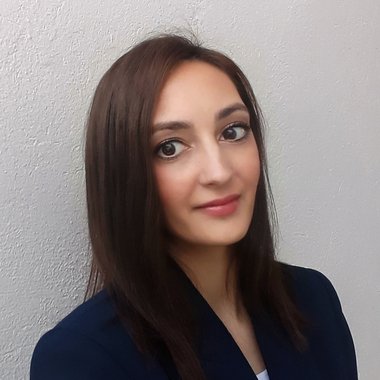 Andrijana M. - Freelance Graphic Designer