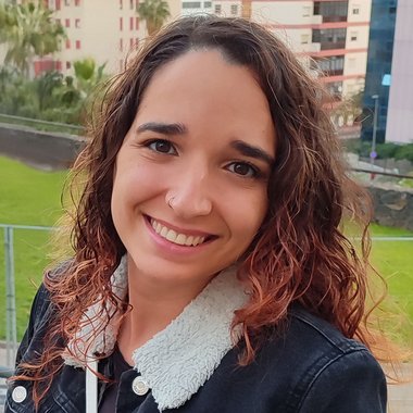 Dora F. - Freelance Brand Designer