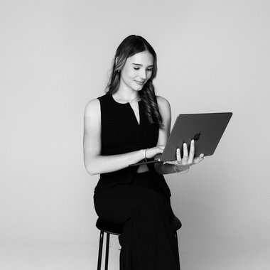 Amelia M. - Freelance Marketing Analyst