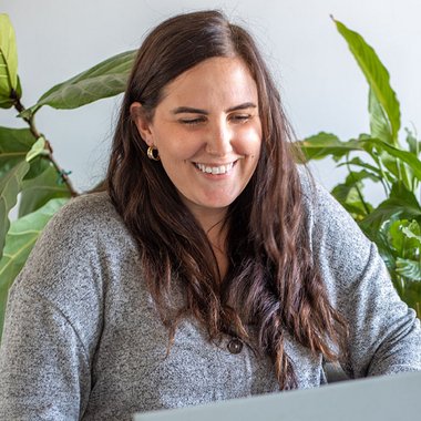 Karla R. - Freelance Presentation Designer