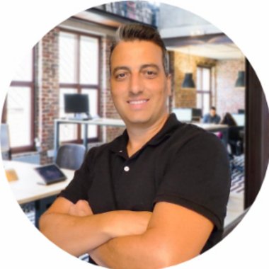 Eduardo P. - Freelance Graphic Designer