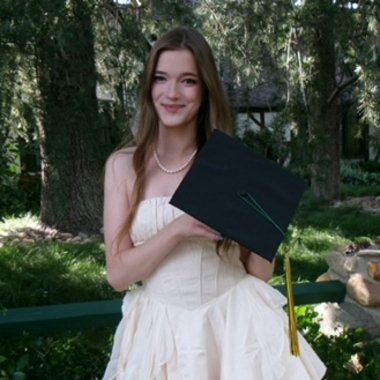 Isabel J. - Freelance Designer