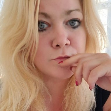 Melanie J. - Freelance Presenter