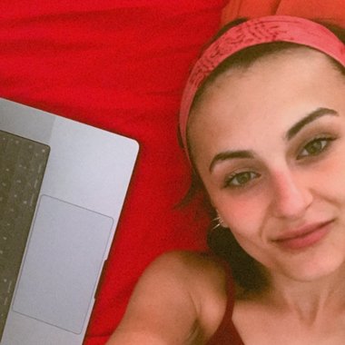 FABIOLA C. - Freelance Web Designer