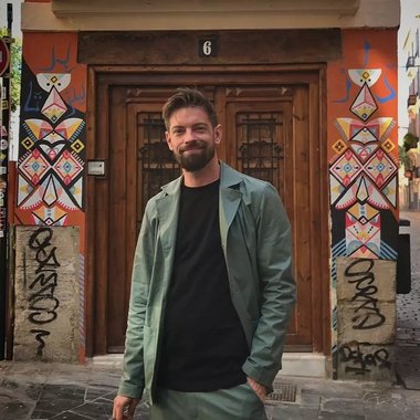 Elek V. - Freelance Documentary Filmmaker