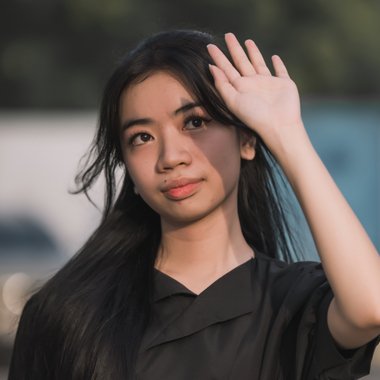 Merryl B. - Freelance Graphic Designer