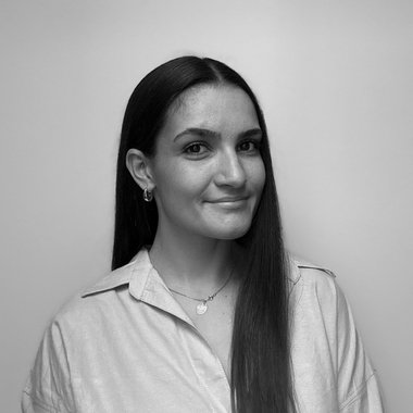 Lola B. - Freelance Graphic Designer