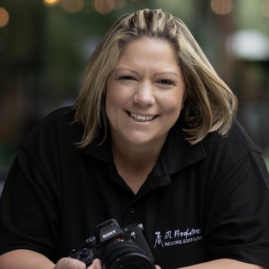 Joanna L. - Freelance Videographer