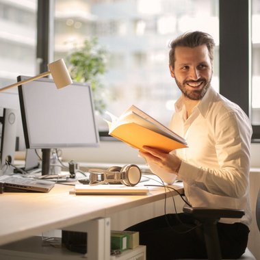 Sadambuk - Freelance Pr Freelancer