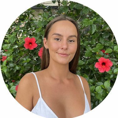 Chloelitch - Freelance Graphic Designer