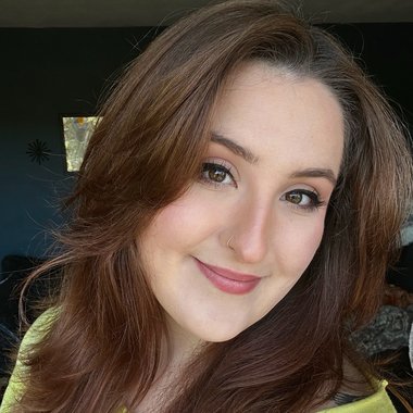 ELISA D. - Freelance Graphic Designer