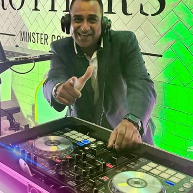 user888348 - Freelance Dj