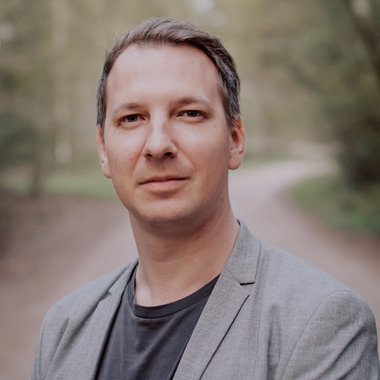 Viesturs V. - Freelance Videographer