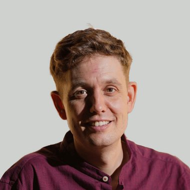 Helder V. - Freelance Graphic Designer