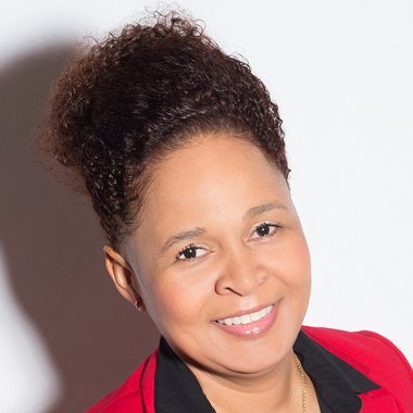 Antoinette F. - Freelance Designer
