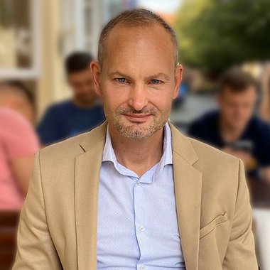 Jens S. - Freelance Graphic Designer