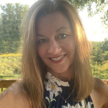 Lori V. - Freelance Graphic Designer