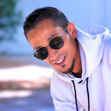 Mo’men l. - Freelance Brand Designer