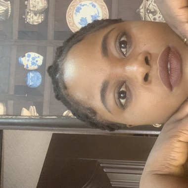 VICTORIA B. - Freelance Web Developer
