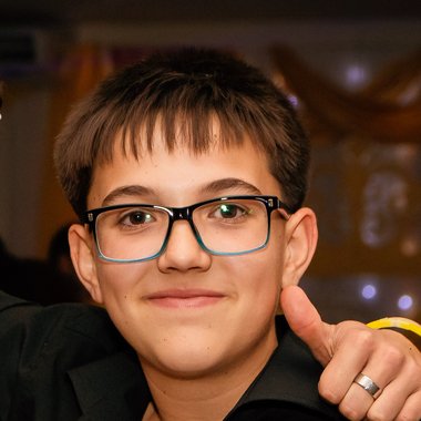 Santiago - Freelance Graphic Designer