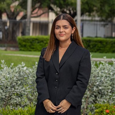 Nicole - Freelance Graphic Designer