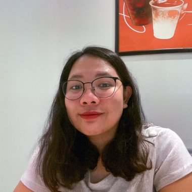 Rose F. - Freelance Graphic Designer