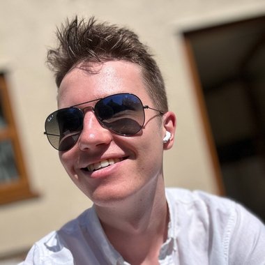 Daniel J. - Freelance Video Editor