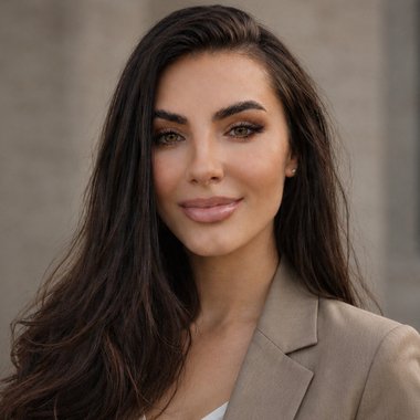 Crina P. - Freelance Growth Marketer