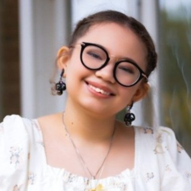 Gabrielle R. - Freelance Brand Designer