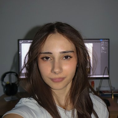 Mariana S. - Freelance Graphic Designer