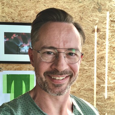 Ton M. - Freelance Web Designer