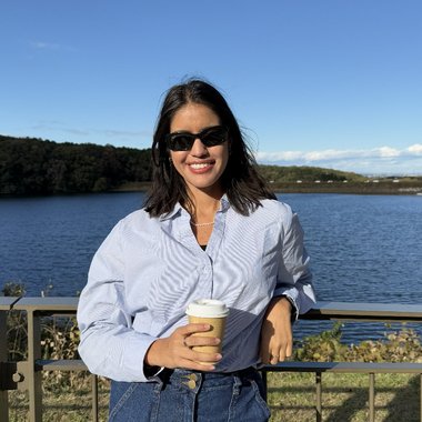 Mariana T. - Freelance Graphic Designer