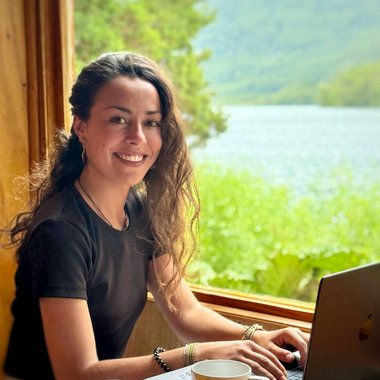 ESTELLE M. - Freelance Graphic Designer