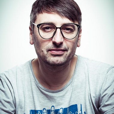 Robert S. - Freelance Brand Designer