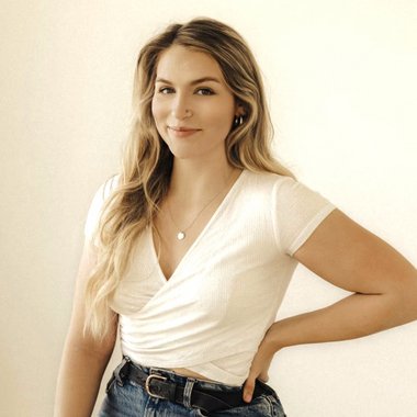 Claire C. - Freelance Social Media Manager