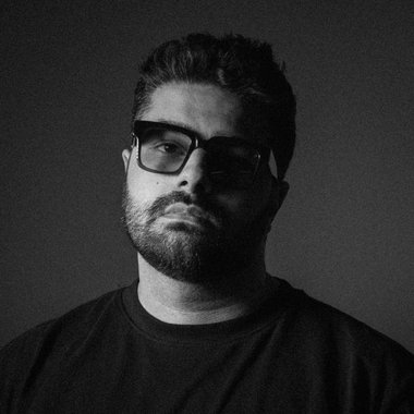 Nirvan J. - Freelance Presentation Designer