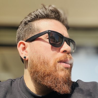 pouya - Freelance Video Editor