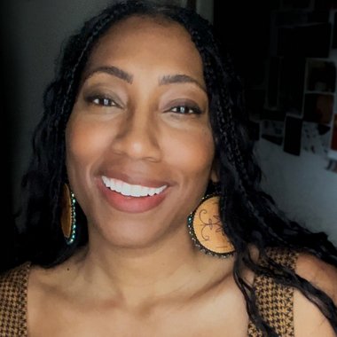 Azie D. - Freelance Presenter